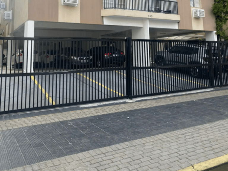 Apartamento no Guarujá a 250 m da Praia da Enseada